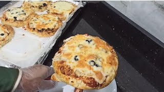 البيتزا 🍕🍕بعجينه هشه وقطنيه باسهل طريقه وأبسط مكونات من الالف الي الياء ألذ بيتزا 😋مطرح ما يسري يمري