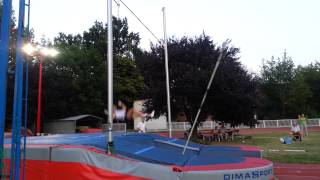 490 pole vault 12 steps