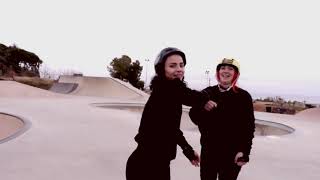 Atypical Girls - Patinando en la poma invierno.