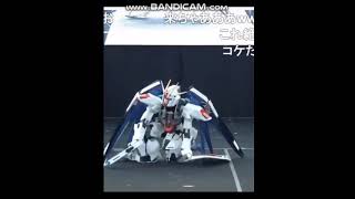 Transformer Cosplayer Falling vs Gundam Cosplayer Falling (epic fail)