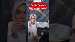 Bunda fauzana lagi makan melon