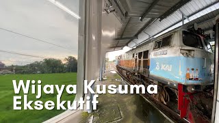 SERING TERTAHAN - Naik Kereta Api Wijaya Kusuma Kelas Eksekutif.