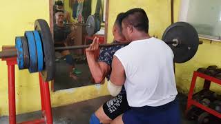 Squat { kaki yang kokoh badan sehat }