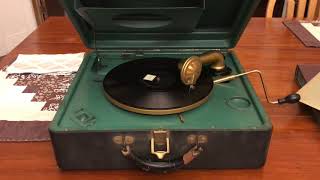 Victor Victrola VV 2-35 Portable Suitcase-style Phonograph playing Varsity Drag by George Olsen