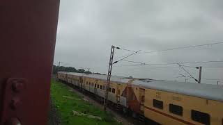 WAP7 meets WAP7. Itwari tata passenger meets & crosses durg amarkantak express at Mandhar outer.