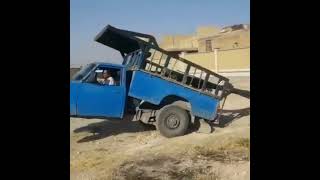 Zamyad With extra weight | Iran Balochistan border | غربت! زامیاد وزن اٹھاتے دو حصوں میں تقسیم