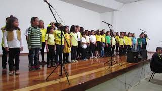 Trem da Serra 'coro infantil cantando a duas vozes.