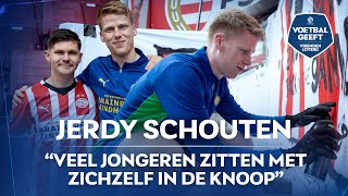 Binck (20) 'Back in the Game' dankzij PSV ❤️ Jerdy Schouten helpt met het maken van een PSV-doek 👨‍🎨