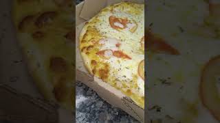 Duas pizzas de muçarela. As mais vendidas aqui no delivery.