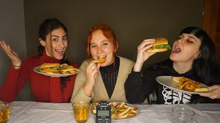 ASMR ITA | CHRISTMAS TAG🎄 E CENA TRA AMICHE🍔🌸 | MUKBANG, EATING SOUNDS E SOFT SPOKEN