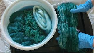 Dyeing 4 different wool yarn and roving skeins with Green Rit Dye