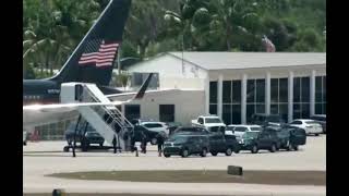 Donald Trump waves as he boards Trump Force 1, bound for New York to face arraignment #trump #usa