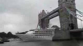 Cruise ship through Tower Bridge, Part 2