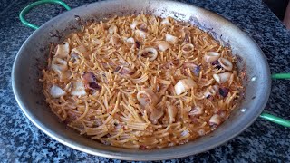 FIDEUA CON CALAMARES. Te enseñamos a hacer una deliciosa fideuá en menos de 4 minutos. PRUEBALA