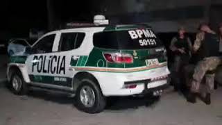 Motorista de ônibus evita assalto ao acionar a polícia com os faróis do veículo.