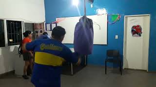 Boxeo en el CIC Barrio Don Orione video 2 de Miguel practicando.