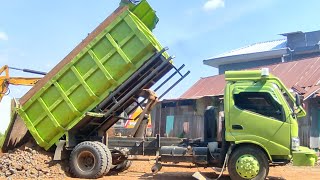 Mobil Dump Truk Hino Duktro Jomplang Muatan Tanah Timbunan