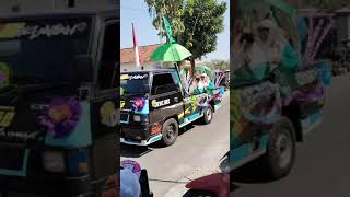 Malika comel nonton pawai Grebeg Maulid Nabi Muhammad SAW di ngrambang pondok Babadan Ponorogo 😍