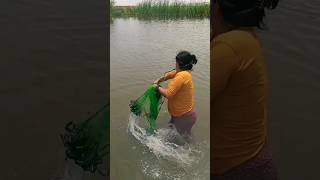 ¡Bravo!! mire  como Pesca con #atarraya esta Chica-fishing