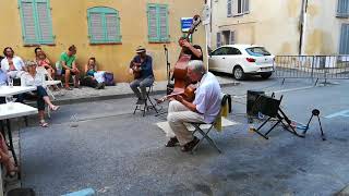 Djangology trio - concert de rue à Montfort  2018/07/27 20h43m49s