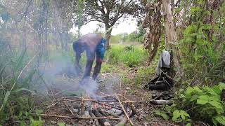 Bakar-bakar ikan gaes..Seruh di hutan papua.