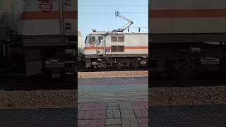 12926 - Amritsar to Mumbai Central Paschim SF Express skipping Vaitarna @100KMPH. #shorts #short