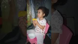 malika comel sarapan jagung manis rebus😋