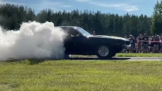 Baracuda Mopar burnout. Only female competitor at Älvdalen Musik och Motor 2022.