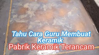 Guru Ini Berani Mengajarkan Cara Membuat Keramik Dengan Plesteran Semen dan Alat Sederhana.