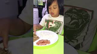 Kain po💯 #satisfying #tortangtalong #kamayan #toddlers #canadian #pinoy #viral #trending #beta