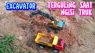 Excavator Terguling Saat Ngisi Serbuk kayu(Excavator remot control)