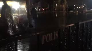 Yurtta protesto eylemlerinin ardından Taksim Meydanı polis bariyerleriyle kapatıldı.