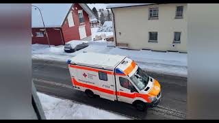 RTW Triberg auf Einsatzfahrt durch Schönwald