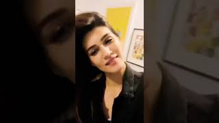 Cute😘Kriti sanon I I love Chipp thrills l   SlowMotion