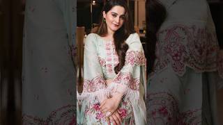 Aiman Khan with her Daughters | ایمن اپنی حسین بیٹیوں کےانجوائے کرتے ہوئے #minalkhan #shorts #aiman