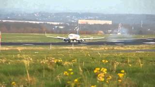 Ryanir Boeing 737-800 landing at Dortmund Airport