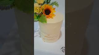 Beautiful floral cake #cakeart #cakedesign #shorts #short #shortsviral #shortvideo #youtubeshorts