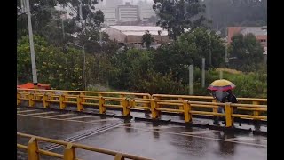 Aguacero en estación La Estrella. Momentos del metro de Medellín