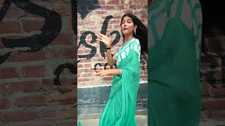 when a #girl #dances on the #famous #marathi #marathisong by #shreyaghoshal