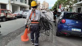 Retiran cables en desuso de calle Alvarado entre Laprida y Ayacucho