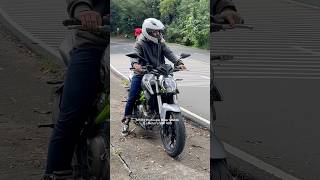 Couple Rider Using Qj motor’s SRK 400