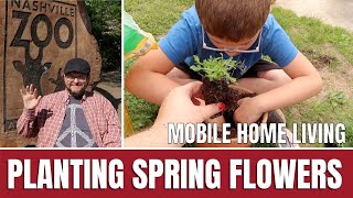 Planting spring flowers | Mobile home living | Come to the Nashville Zoo with us