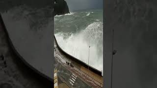 SHORTS. OLA MONSTRUO O VAGABUNDA, INVADE EL PASEO MARITIMO 2023 #grandesolas #temporal en #galicia