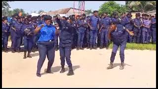 QUAND ON AIME SON TRAVAIL,  LA BONNE HUMEUR EST AU RENDEZ VOUS . BRAVO À LA PNC DE LA RDC