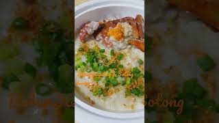 bubur kepiting & sotong kering setelah siap masak tambahkan bawang putih & bawang air & minyak wijen