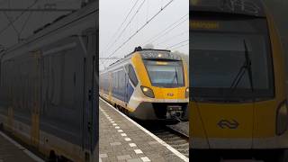 #treinleven SNG stel 2717 vertrekt met mist 🌫️ van Vlissingen Souburg #shortsfeed #shorts