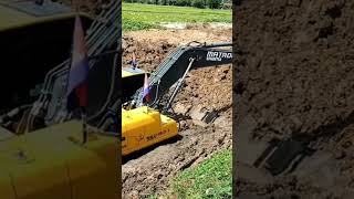 👆 Excavator Matador Shantui Stuck In Deep Mud Part 12