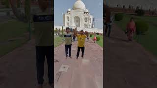 tajmahal pahunch gaye. 😍 #funny #comedy #tajmahal #vlog #mummy