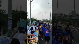 Chennai Marathon 2024 Aid Station Scene #running #marathon #chennaimarathon #fitness