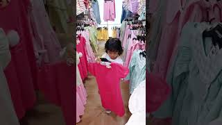 Ketika ajak si kecil hunting baju lebaran